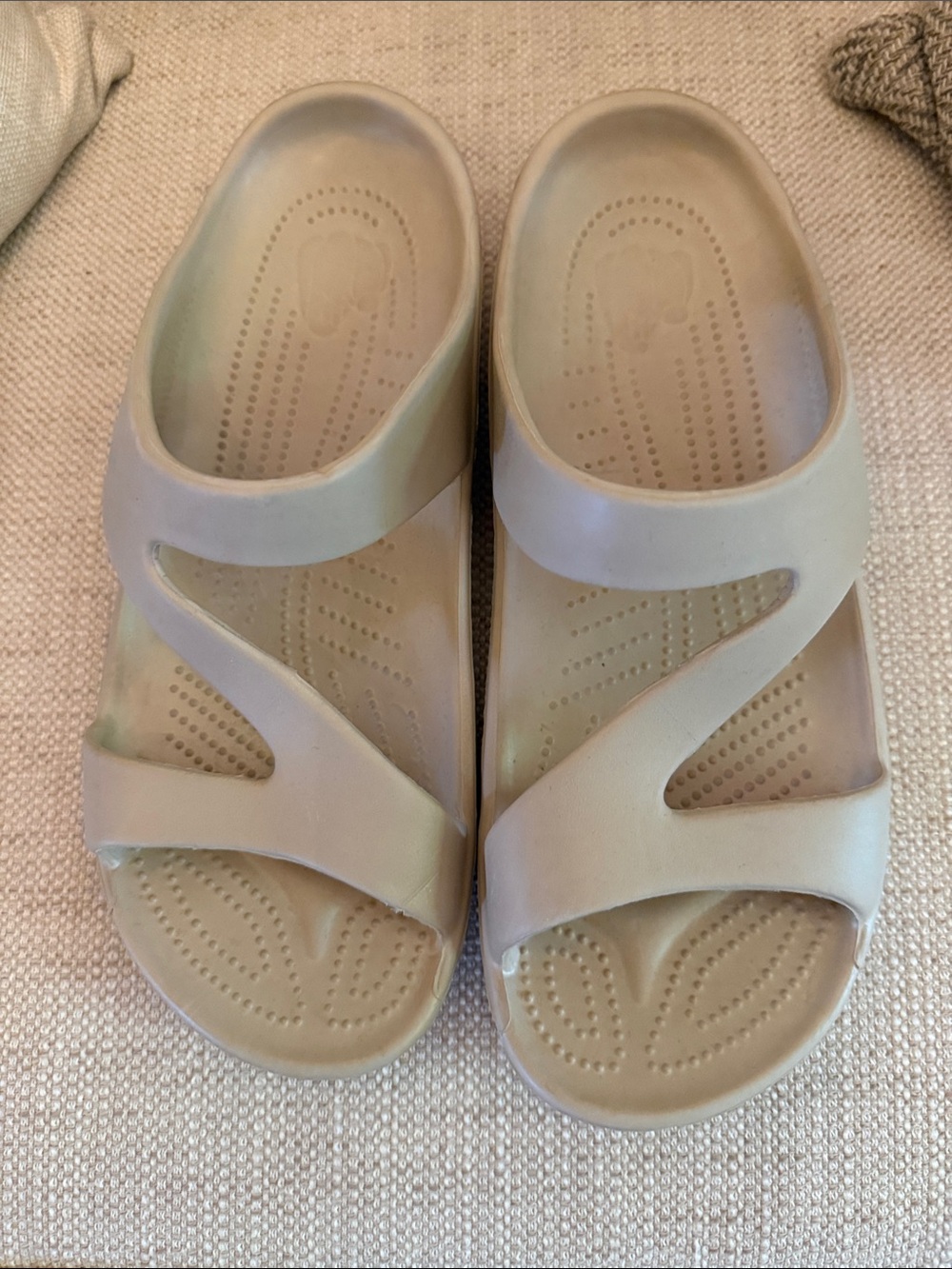 NWOT Hounds Ladies Sz 9/10 Neutral Beige Slip-On Comfort Sandals